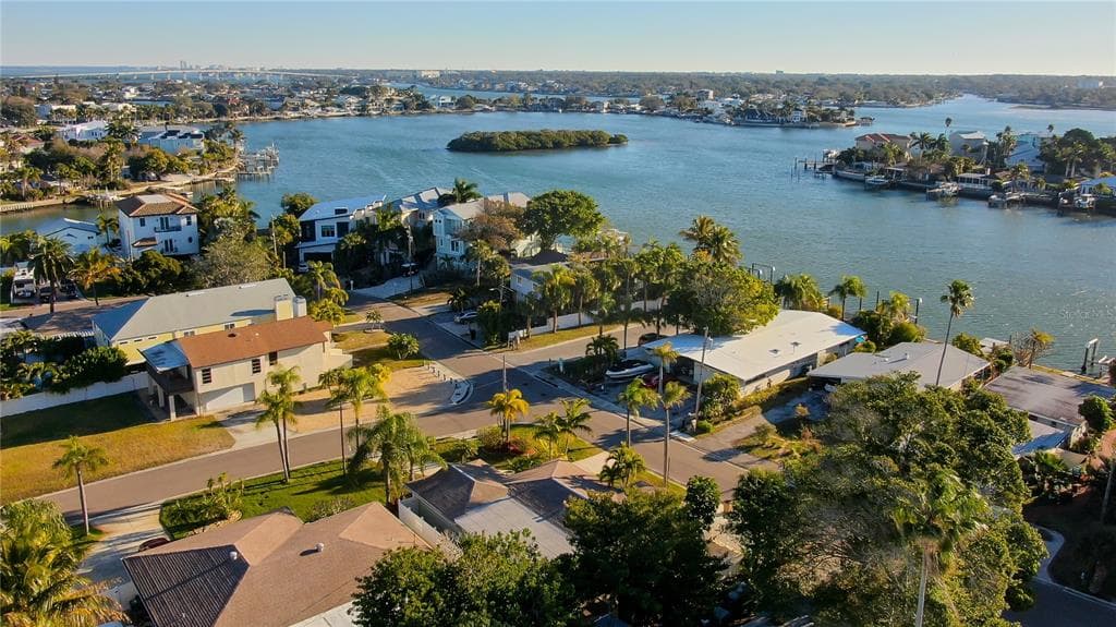 407 15TH AVENUE INDIAN ROCKS BEACH, FL 33785