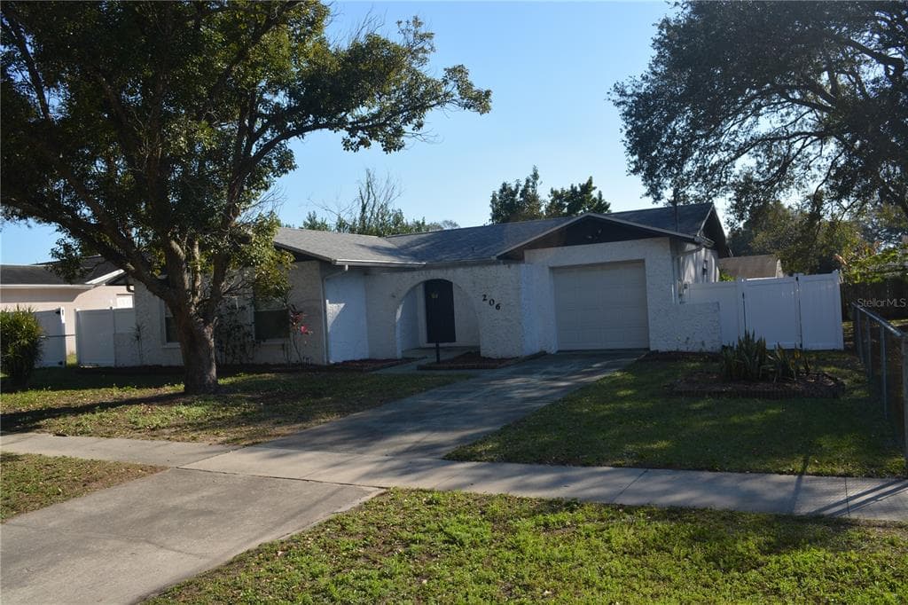 206 W WHEELER ROAD SEFFNER, FL 33584