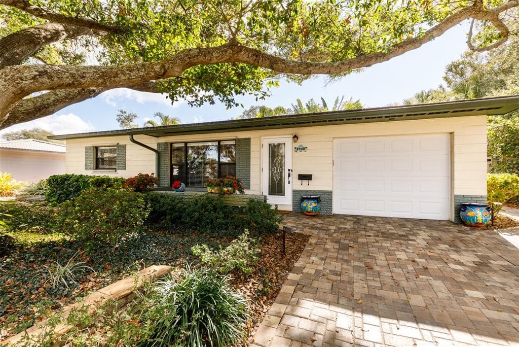 6900 29TH TERRACE N ST PETERSBURG, FL 33710