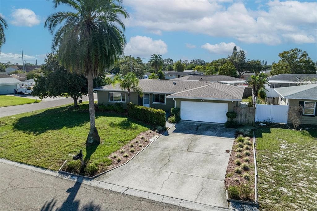 11416 64TH AVENUE SEMINOLE, FL 33772