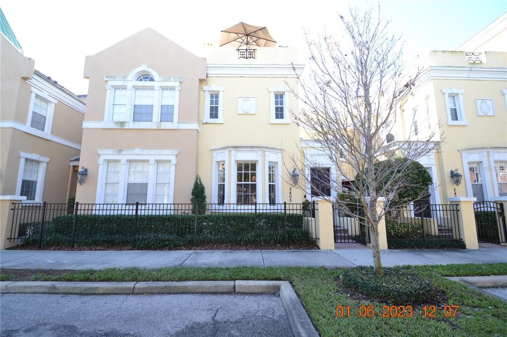 2405 VICTORIA GARDENS LANE TAMPA, FL 33609