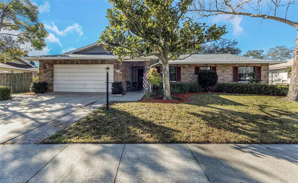 2211 STACY CT DUNEDIN, FL 34698