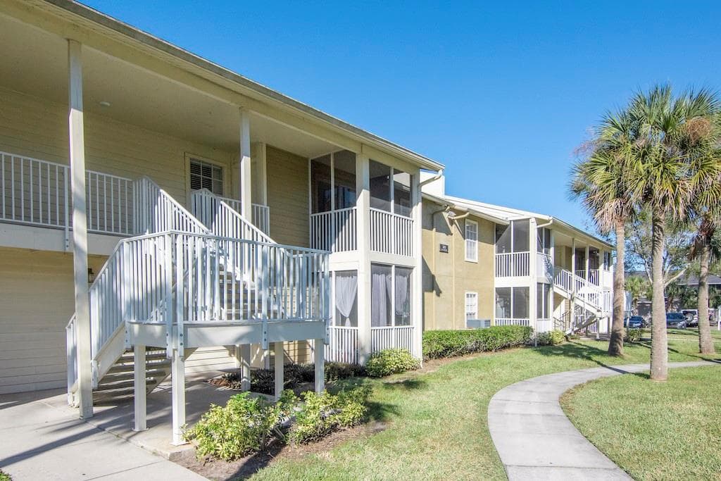 703 PARSONS LAKE PATH UNIT 206 BRANDON, FL 33511