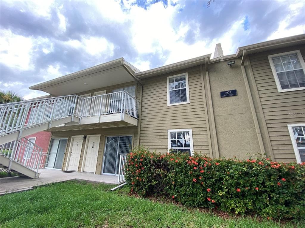 202 LAKE PARSONS GREEN UNIT 105 BRANDON, FL 33511