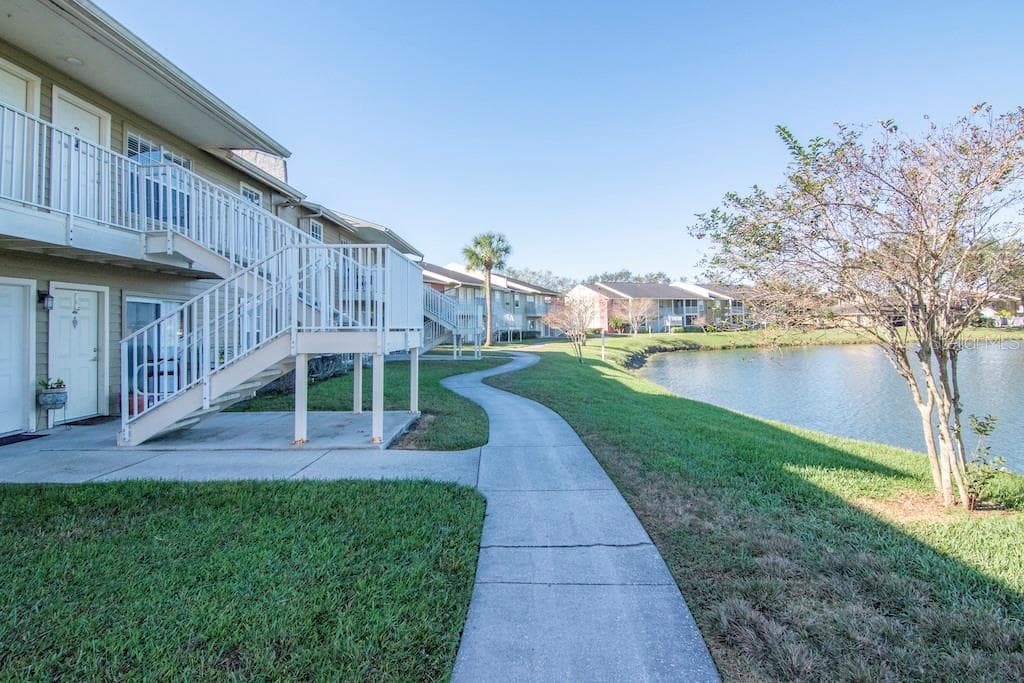 302 LAKE PARSONS GREEN UNIT 206 BRANDON, FL 33511