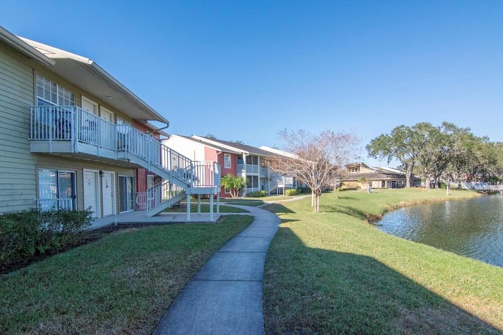 220 LAKE PARSONS GREEN UNIT 108 BRANDON, FL 33511