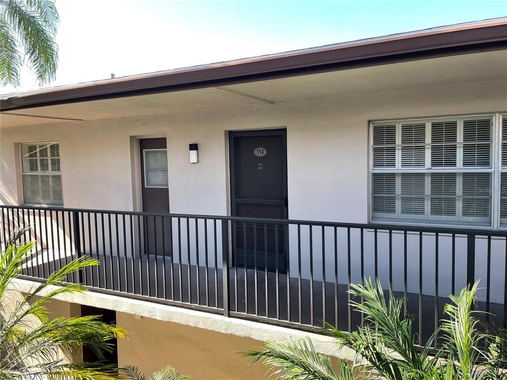 1146 KING ARTHUR COURT UNIT 114 DUNEDIN, FL 34698