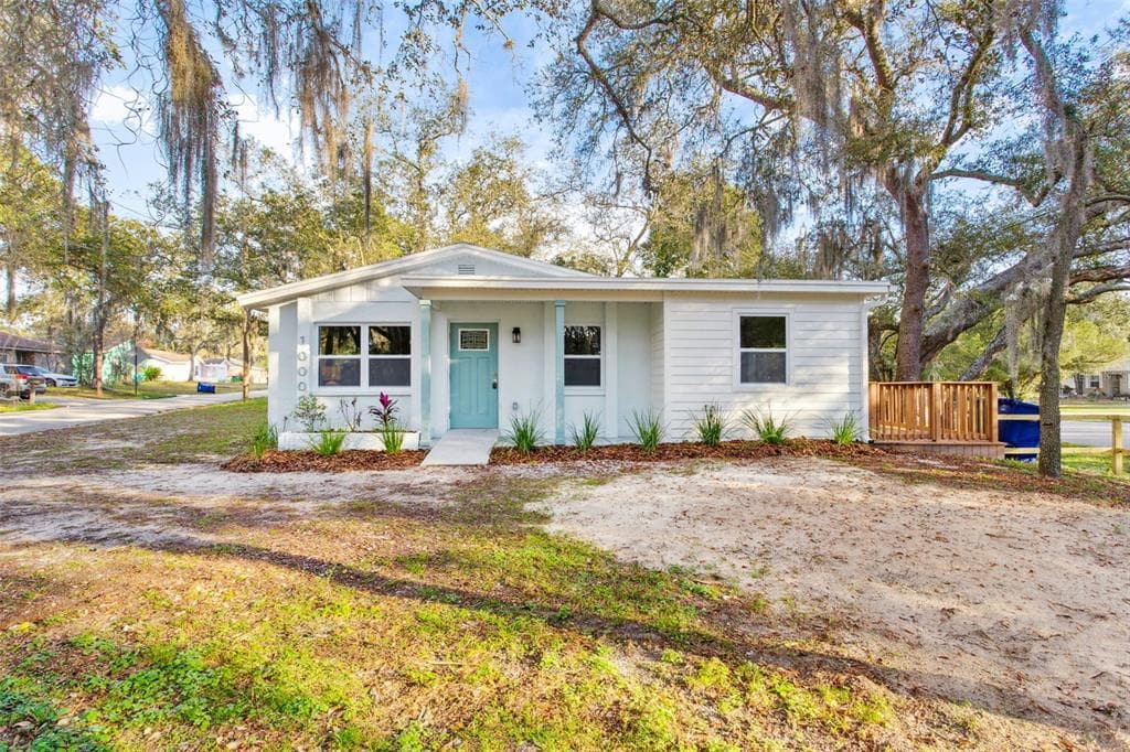10002 TAKOMAH TRAIL TAMPA, FL 33617
