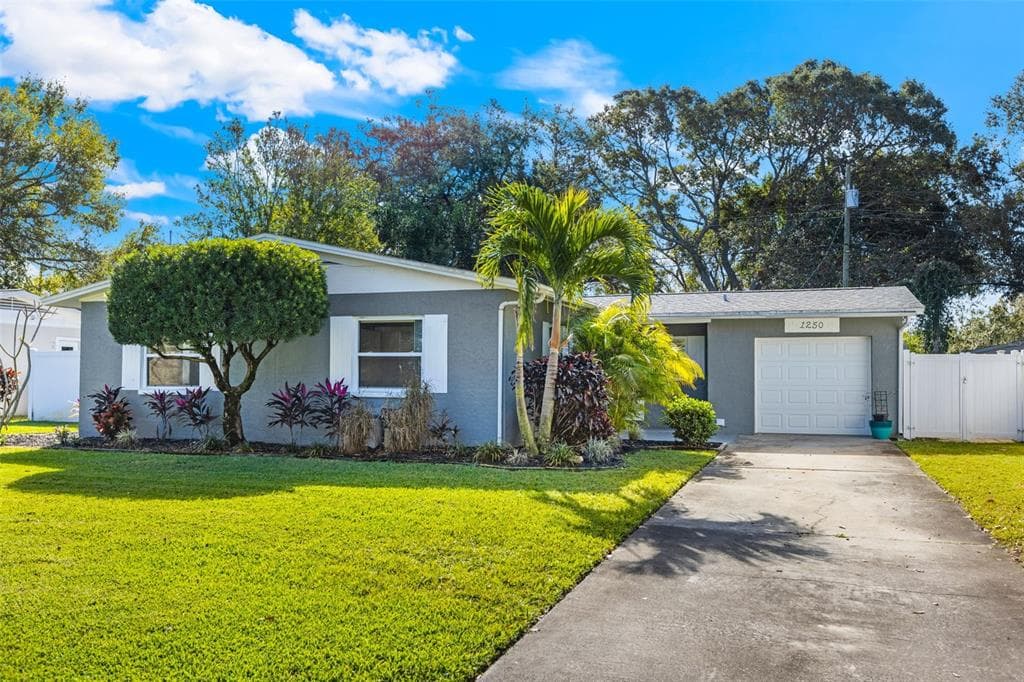 1250 78TH AVENUE N ST PETERSBURG, FL 33702