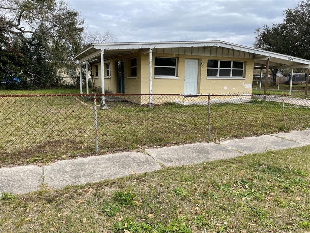 1304 WARRINGTON WAY TAMPA, FL 33619
