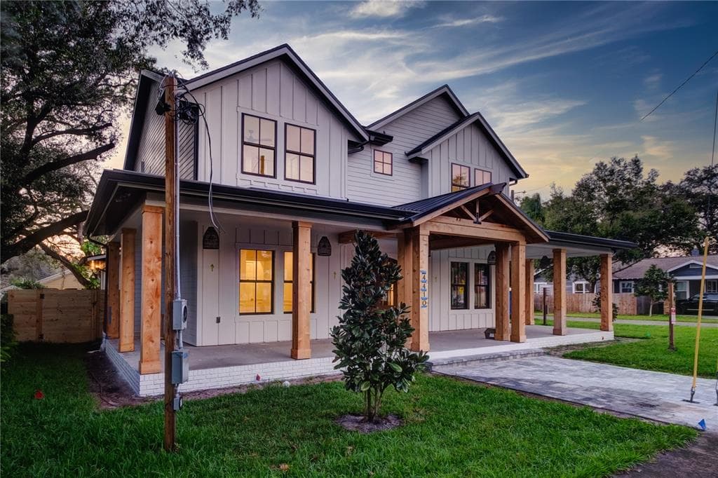 903 W WOODLAWN TAMPA, FL 33603