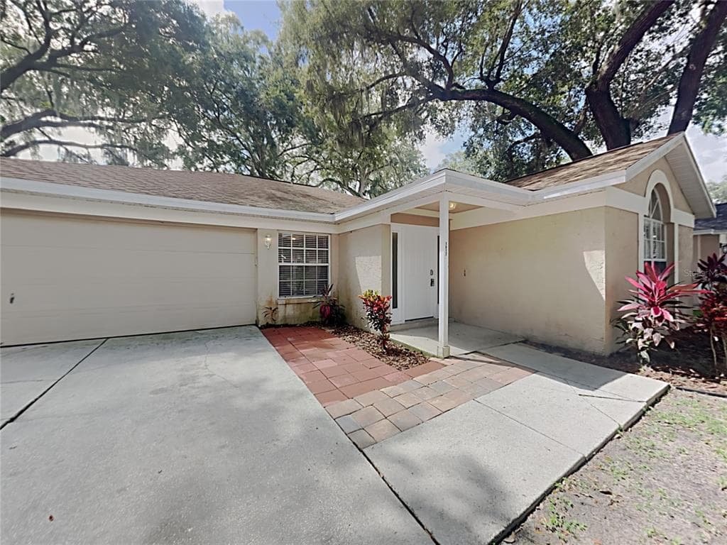 1817 LANDSIDE DRIVE VALRICO, FL 33594