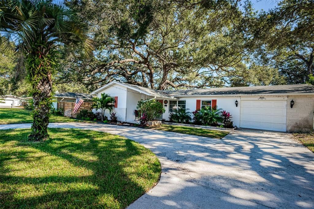 657 PATRICIA AVENUE DUNEDIN, FL 34698