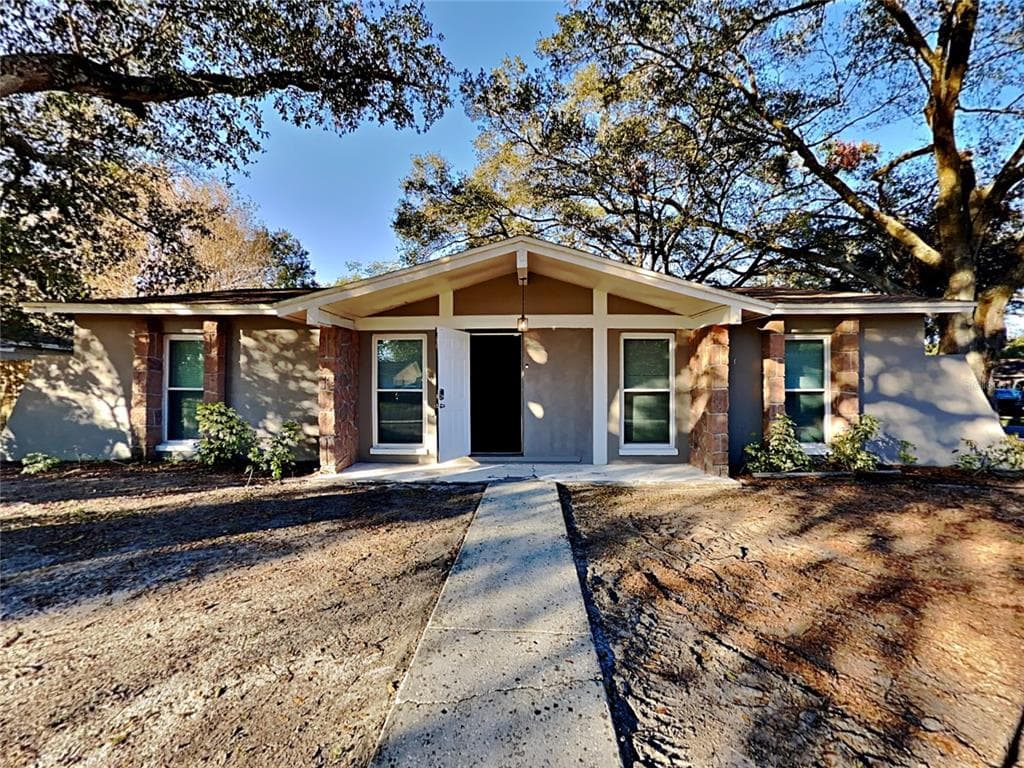 702 FALKIRK AVENUE VALRICO, FL 33594