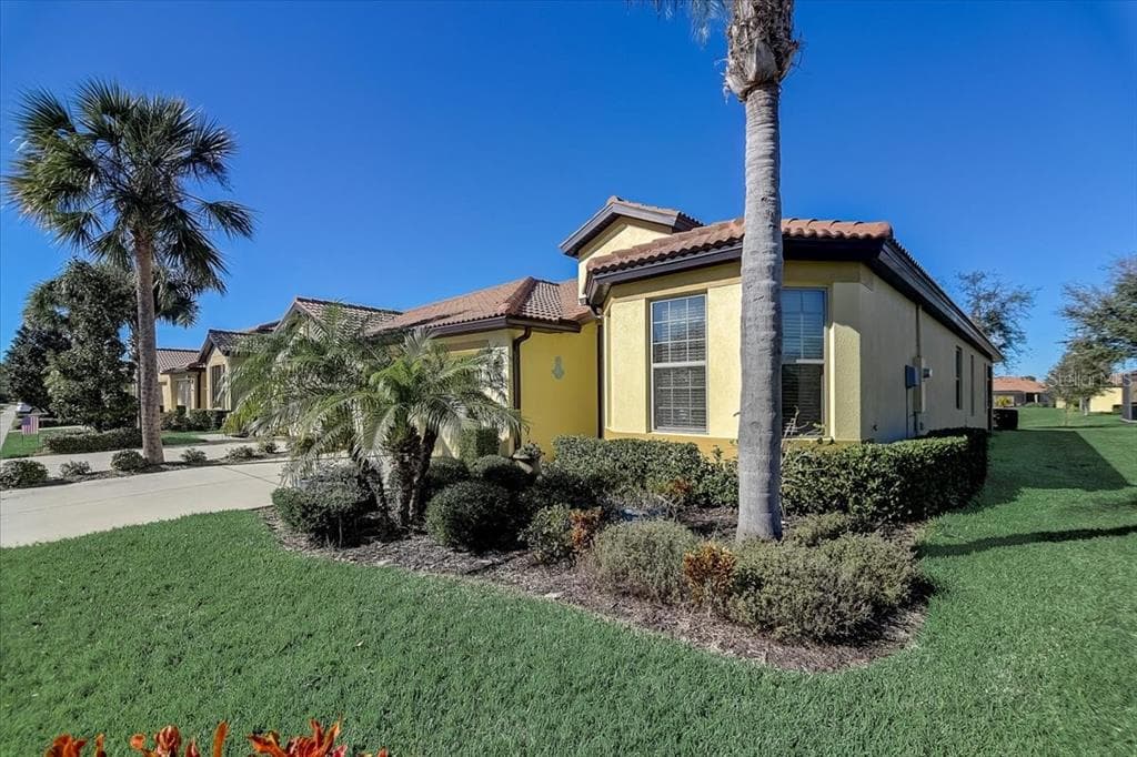 5546 SUNSET FALLS DRIVE APOLLO BEACH, FL 33572