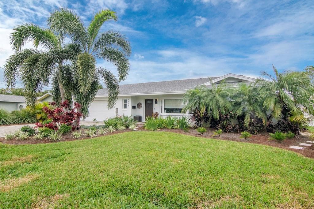 4656 NEPTUNE DRIVE SE ST PETERSBURG, FL 33705