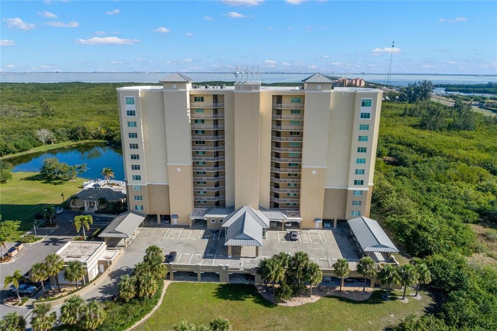 10851 MANGROVE CAY LANE NE UNIT 811 ST PETERSBURG, FL 33716