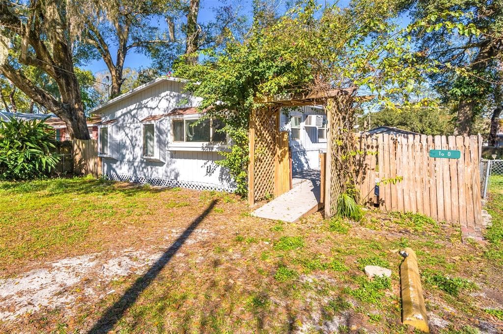 1820 E ESKIMO AVENUE TAMPA, FL 33604