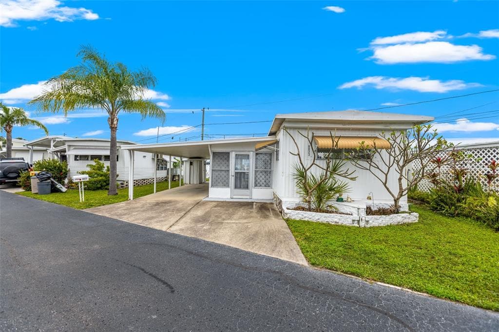 8823 44TH AVENUE N UNIT 115 ST PETERSBURG, FL 33709