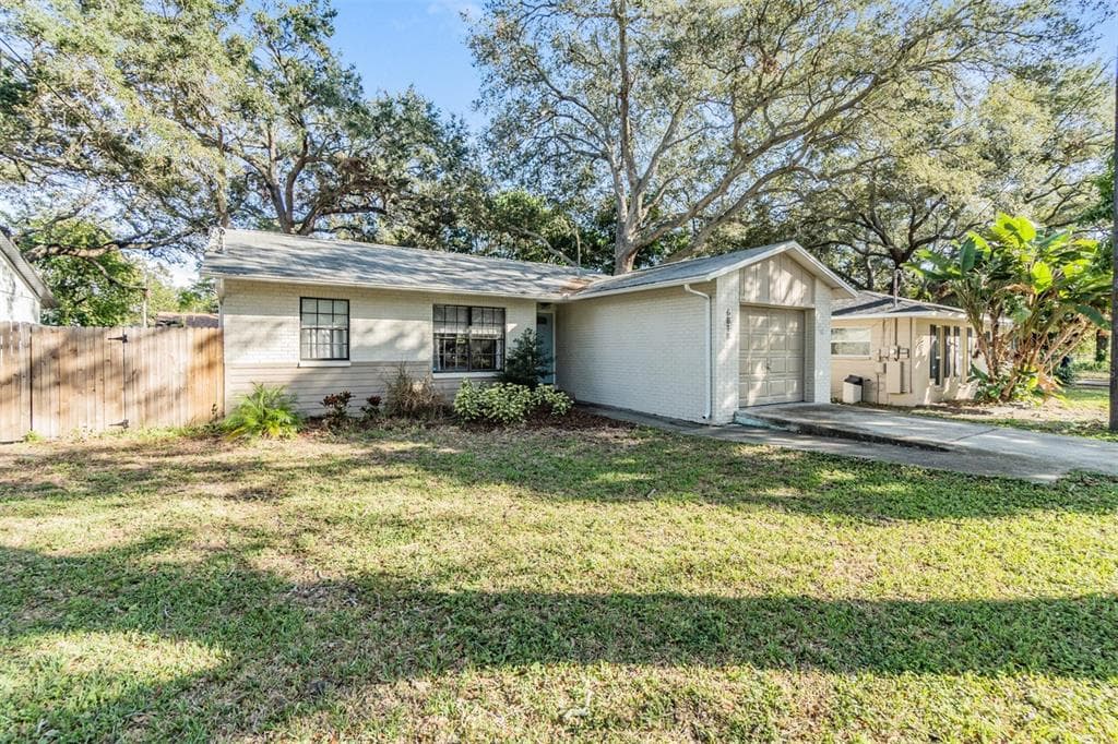 6818 S DAUPHIN AVENUE TAMPA, FL 33611