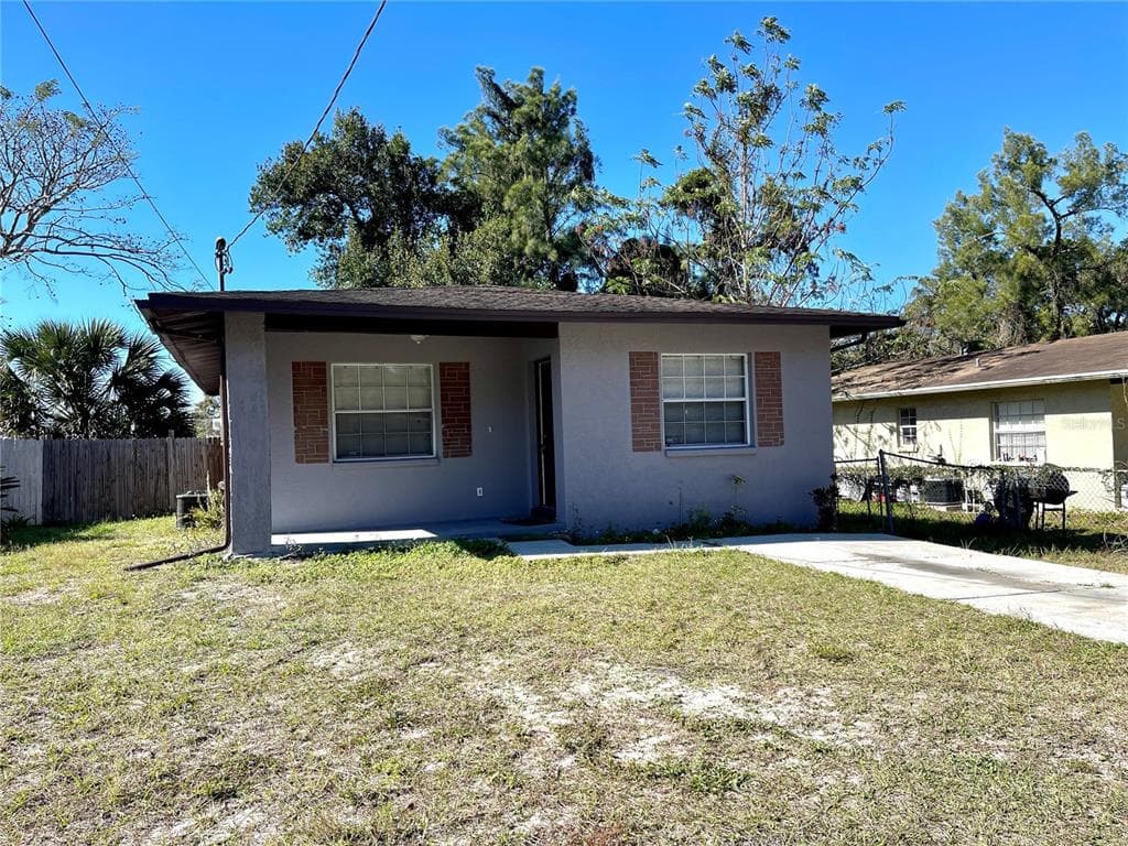 8708 N MANDARINE PLACE TAMPA, FL 33617