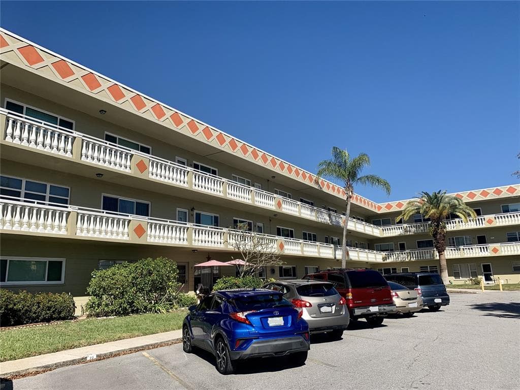 2426 ECUADORIAN WAY UNIT 52 CLEARWATER, FL 33763