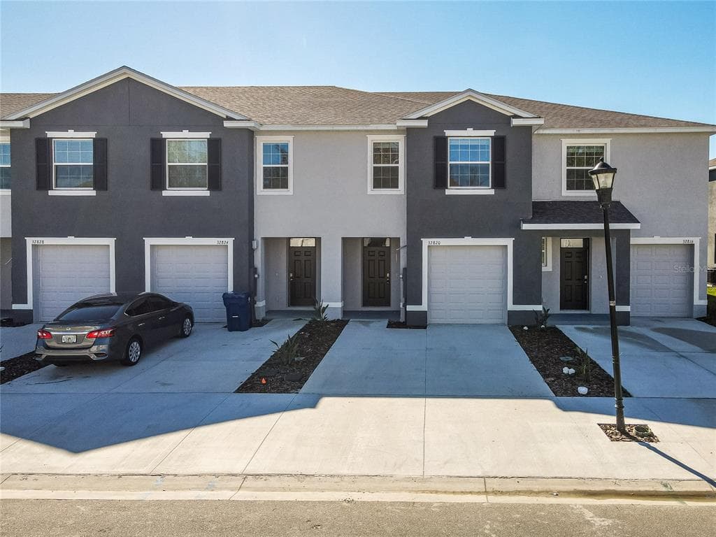 32820 PEZ LANDING LANE WESLEY CHAPEL, FL 33543