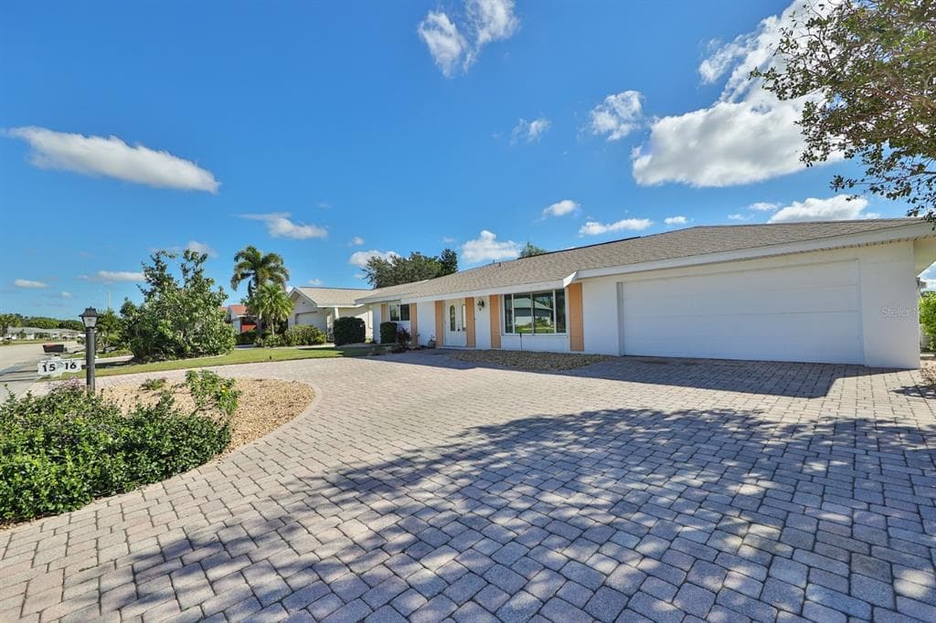 1516 NEW BEDFORD DRIVE SUN CITY CENTER, FL 33573