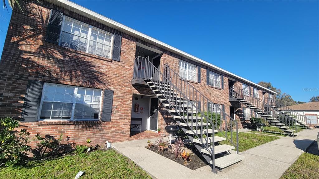 6415 S ROBERTS AVENUE UNIT 103