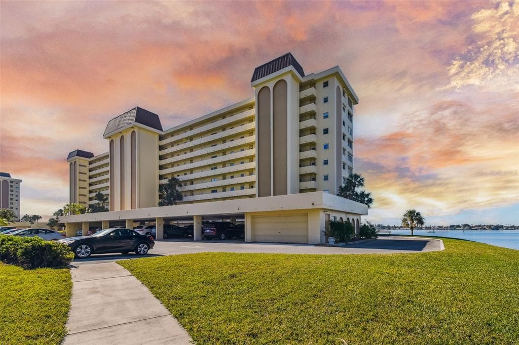 4750 COVE CIRCLE UNIT 701 ST PETERSBURG, FL 33708