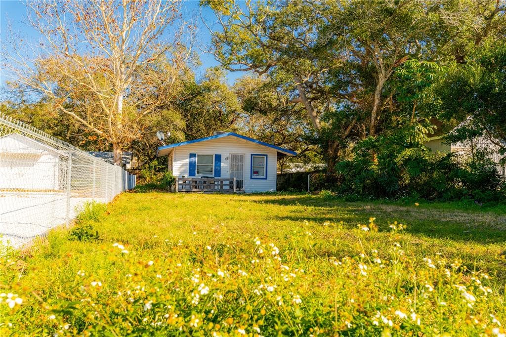 714 N DISSTON AVENUE TARPON SPRINGS, FL 34689