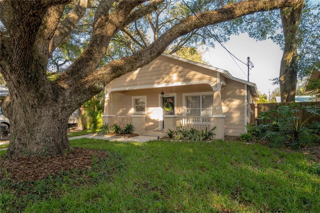 1022 E MOHAWK AVENUE TAMPA, FL 33604