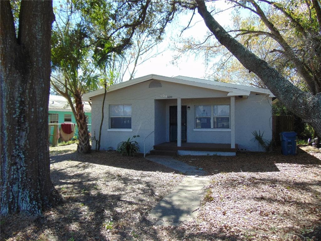 609 WASHINGTON AVENUE LAKE WALES, FL 33853