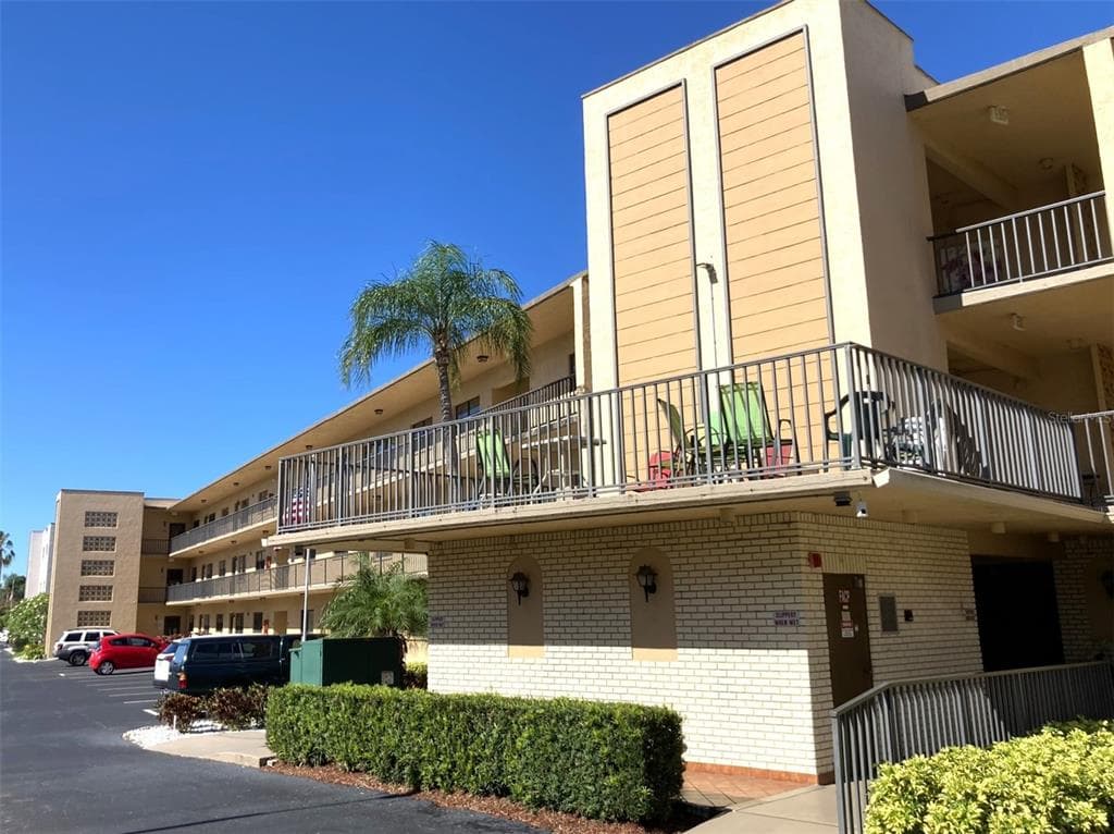 5980 TERRACE PARK DRIVE N UNIT 204 ST PETERSBURG, FL 33709