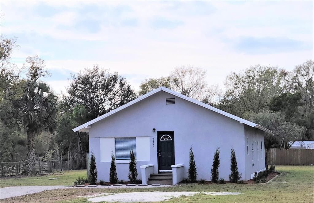 712 N CHESTNUT ROAD LAKELAND, FL 33815