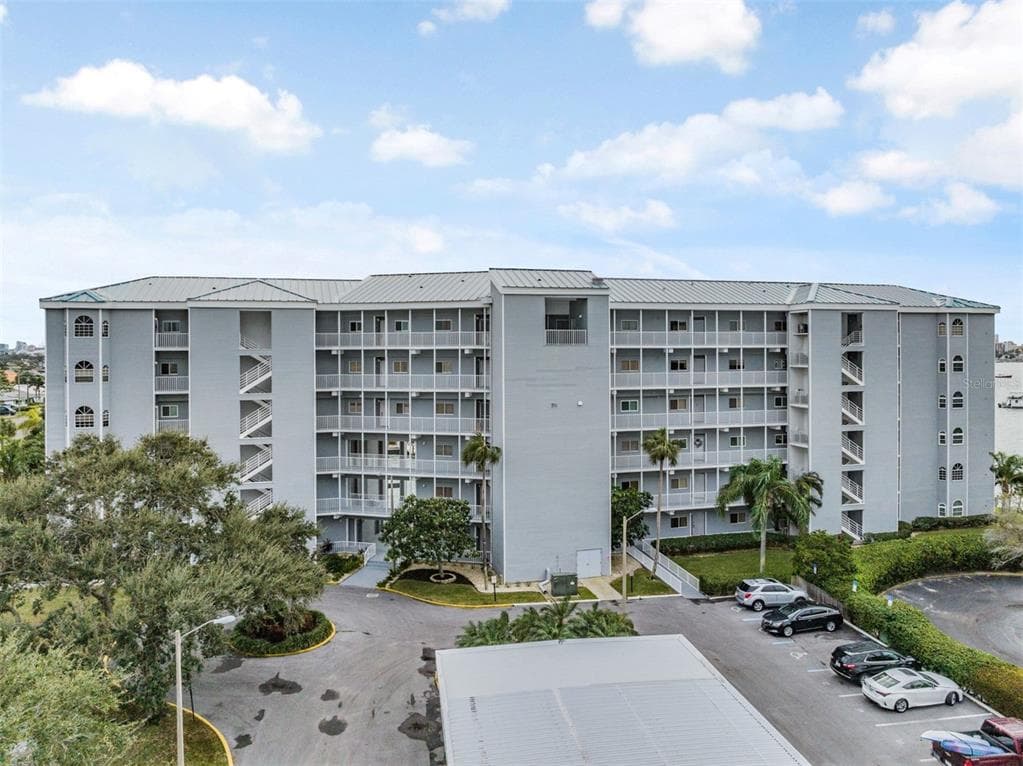 610 ISLAND WAY UNIT 507 CLEARWATER, FL 33767