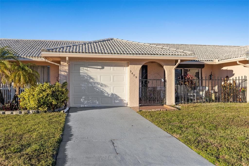 5429 GLEN IVY PLACE N PINELLAS PARK, FL 33782