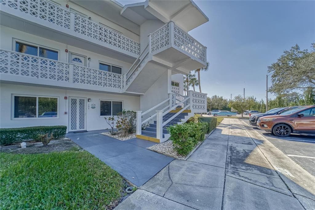8101 113TH STREET UNIT 302 SEMINOLE, FL 33772