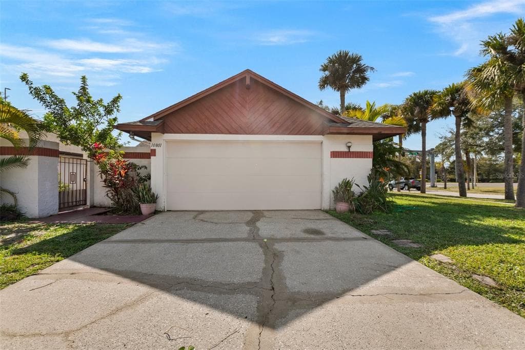10801 VENICE CIRCLE TAMPA, FL 33635