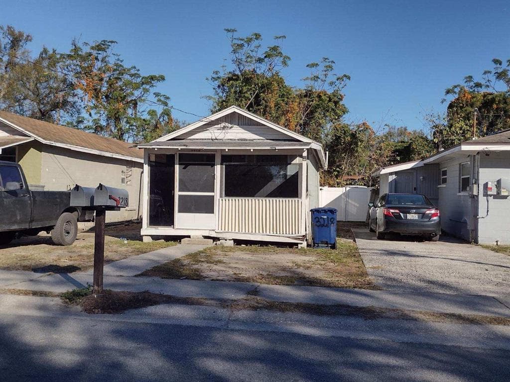 3218 LINDELL AVENUE TAMPA, FL 33610