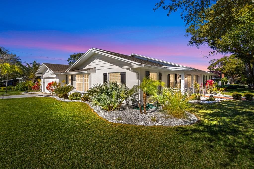 2 WESTWOOD LANE BELLEAIR, FL 33756
