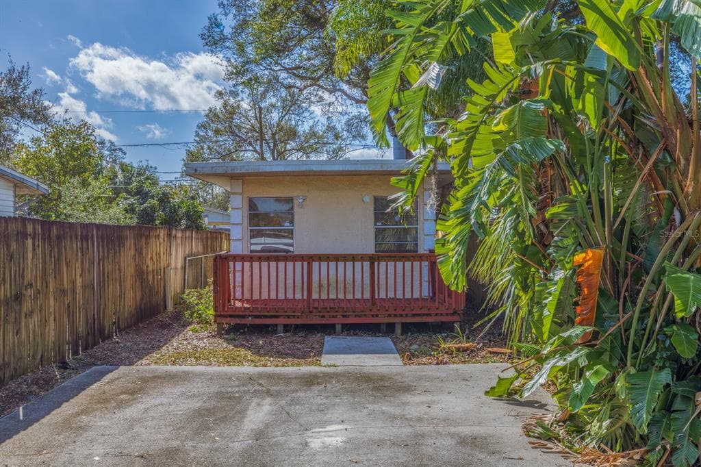 3760 1/2 58TH AVENUE N ST PETERSBURG, FL 33714