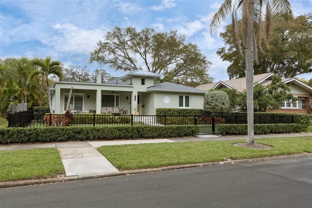 615 15TH AVENUE NE ST PETERSBURG, FL 33704