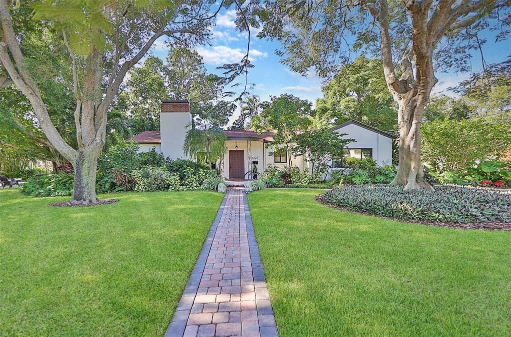 6105 2ND STREET S ST PETERSBURG, FL 33705