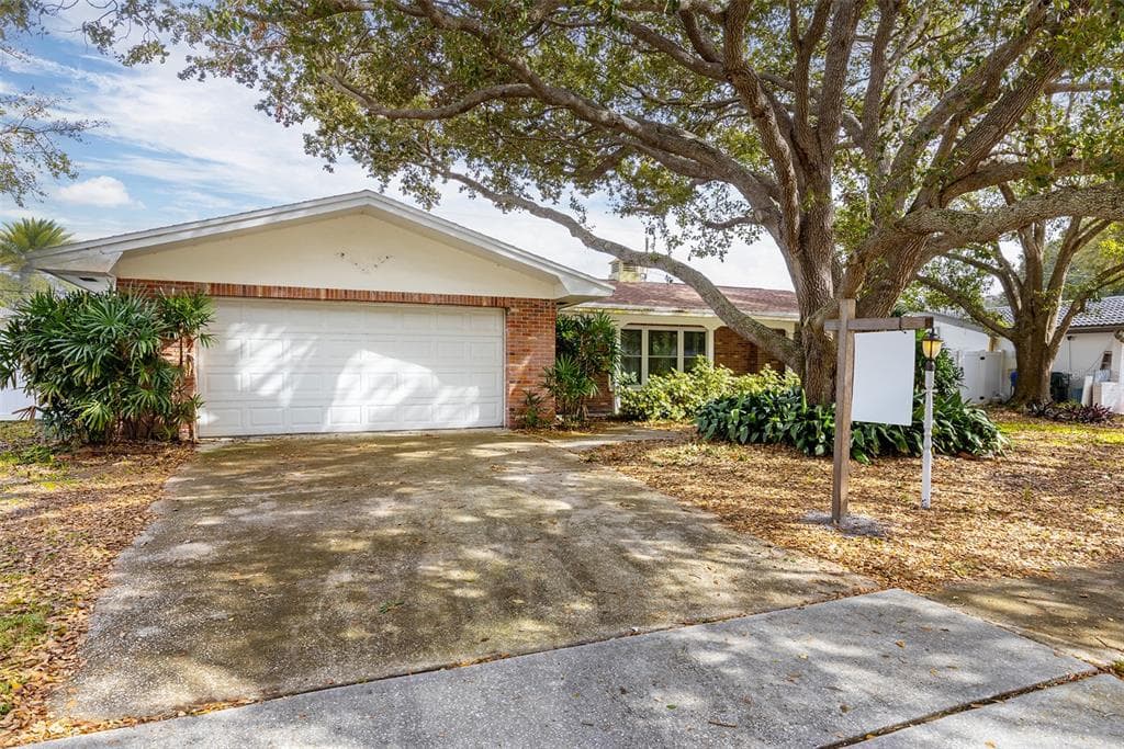 1869 PARADISE LANE CLEARWATER, FL 33756