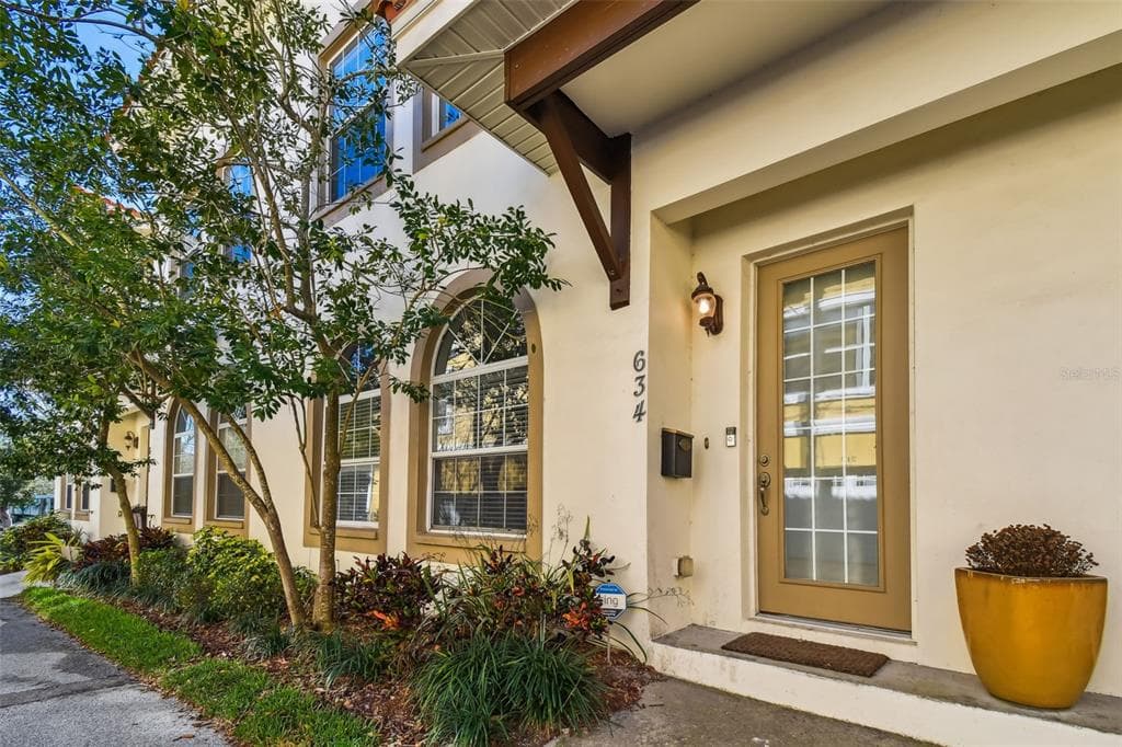 634 2ND STREET N UNIT 2 ST PETERSBURG, FL 33701