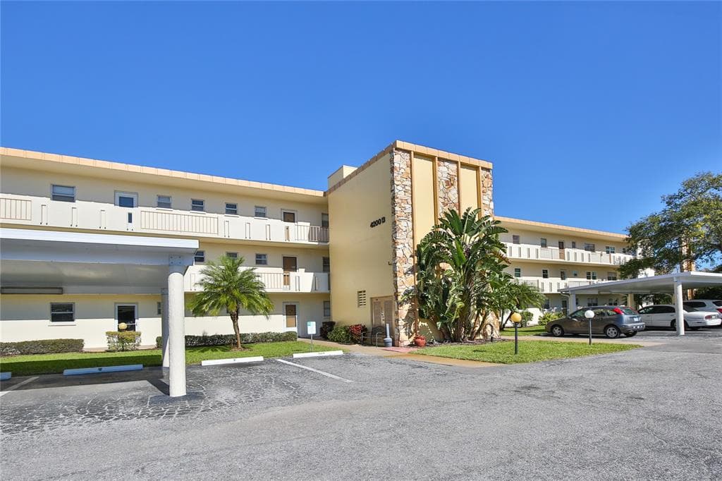 4200 IRONWOOD CIRCLE UNIT 204B BRADENTON, FL 34209