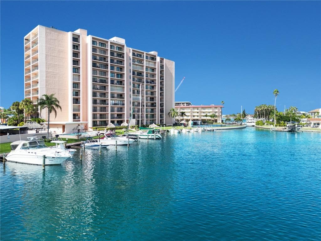 51 ISLAND WAY UNIT 807 CLEARWATER BEACH, FL 33767