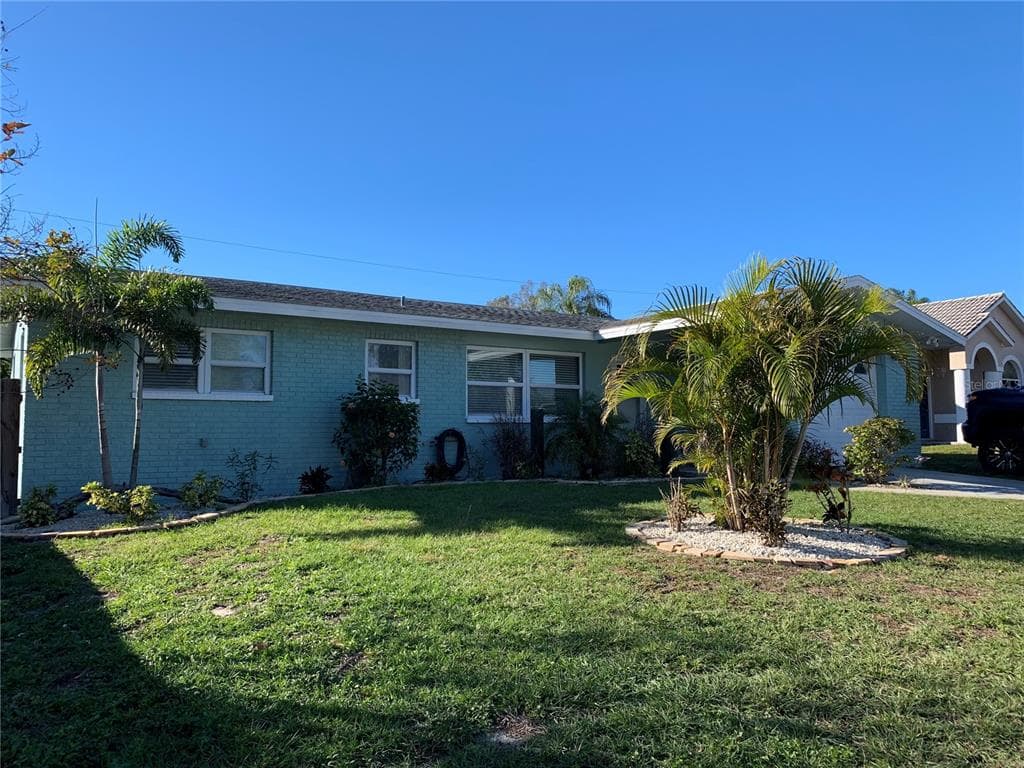 498 GERSHWIN DRIVE LARGO, FL 33771