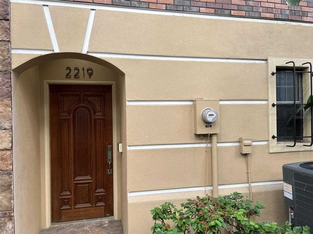 2219 SOHO BAY COURT TAMPA, FL 33606
